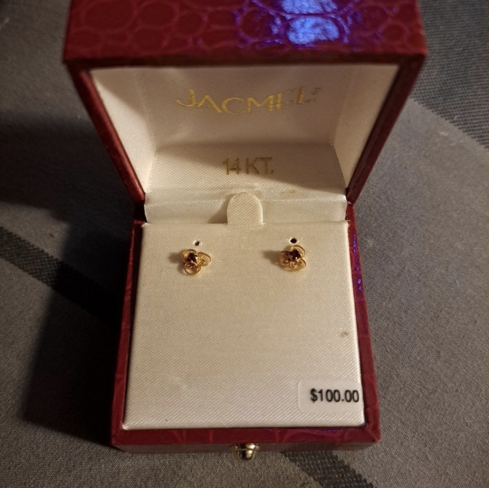 14kgold ruby stud earrings - Picture 4 of 4
